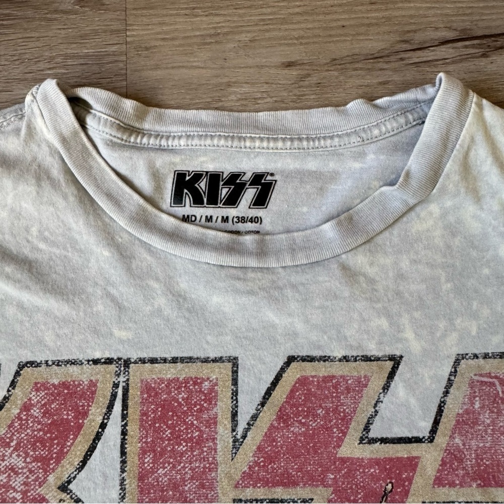 Kiss white acid wash light blue and red t-shirt #rock #bandtee men M - Picture 4 of 4